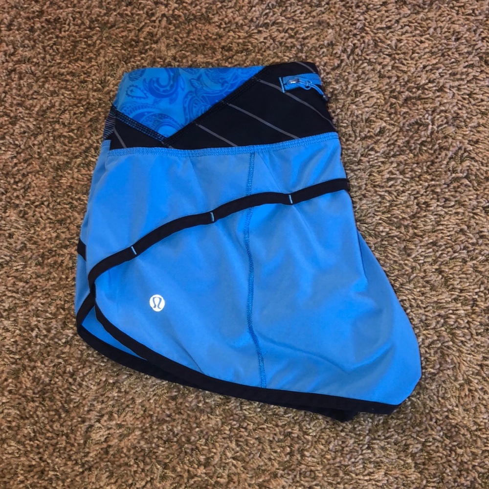 SIZE 4 LULULEMON SHORTS